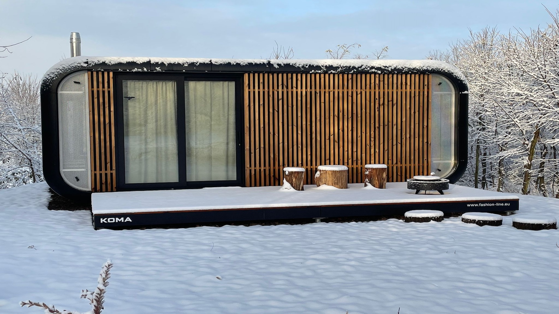 Preview photo in the page header. The image is part of the site structure and could be connected to the content.