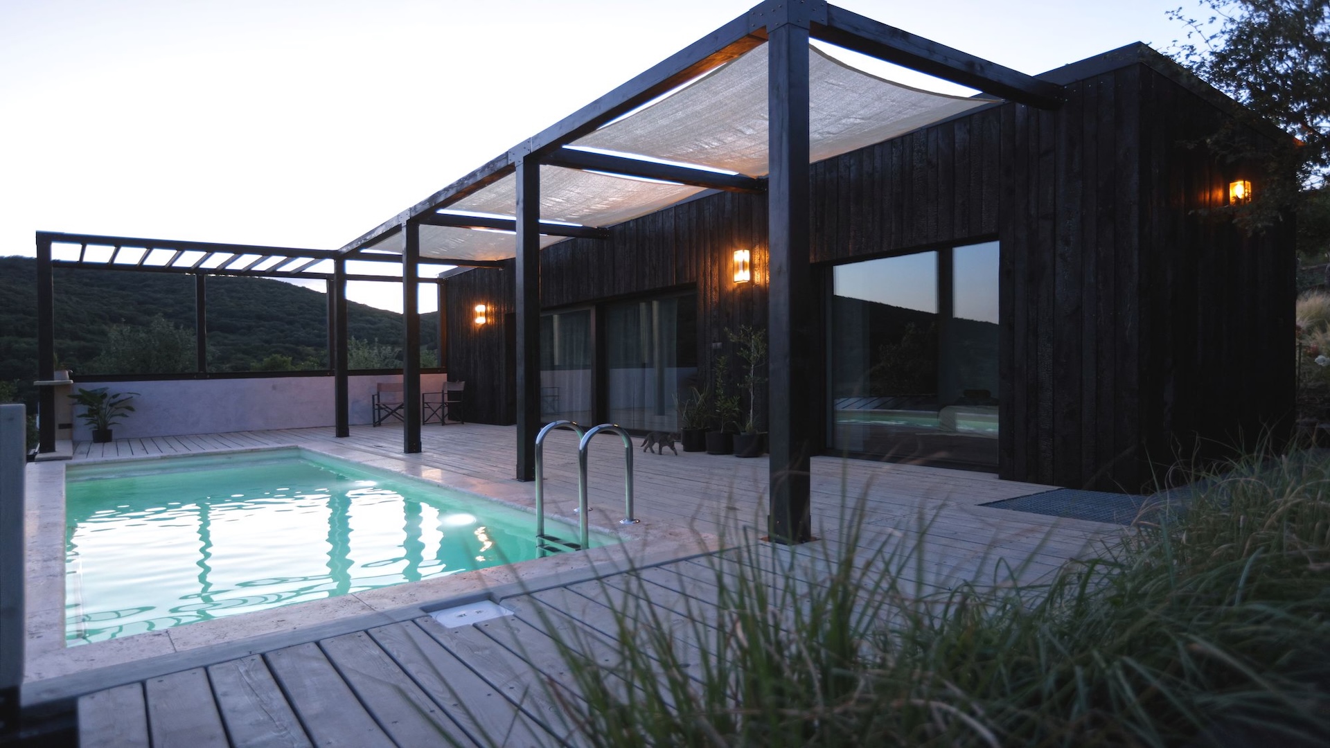 Preview photo in the page header. The image is part of the site structure and could be connected to the content.