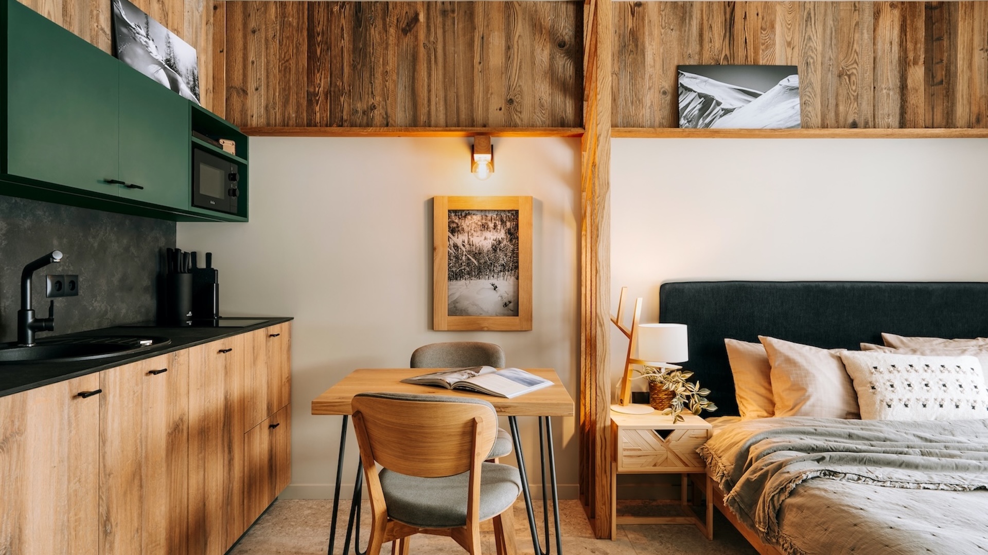 Preview photo in the page header. The image is part of the site structure and could be connected to the content.