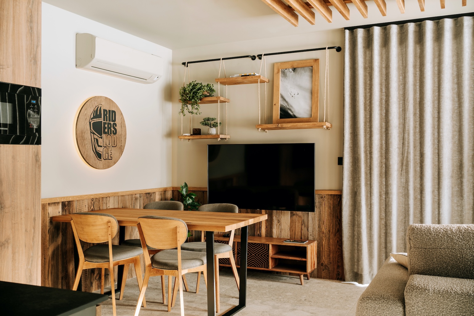 Preview photo. The image is connected to the amazing place. The image is part of the photo-gallery of the amazing place.