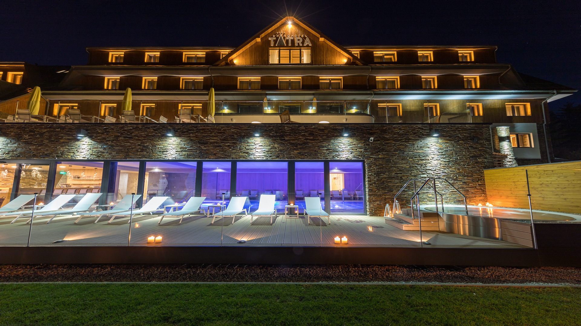 Preview photo in the page header. The image is part of the site structure and could be connected to the content.