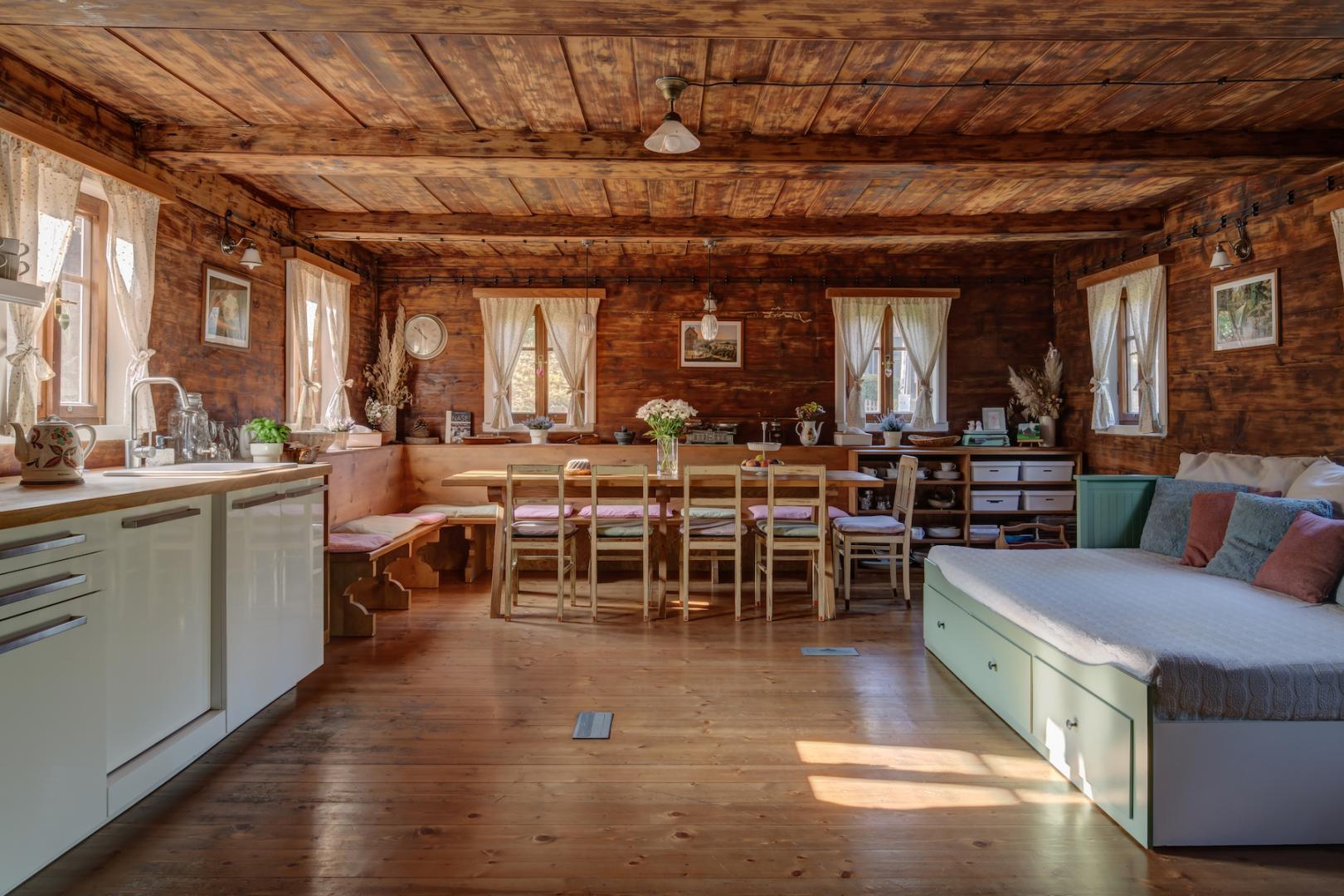 Preview photo in the page header. The image is part of the site structure and could be connected to the content.