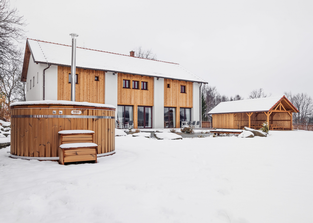 Preview photo in the page header. The image is part of the site structure and could be connected to the content.