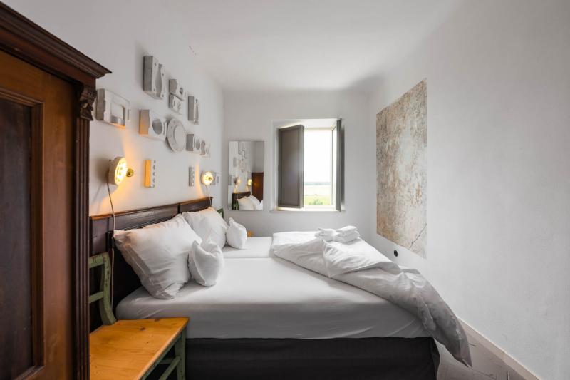 Preview photo for a room. The image is connected to the amazing place.