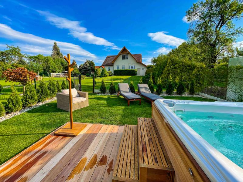 Preview photo for an amazing place. The image is connected to the given place.