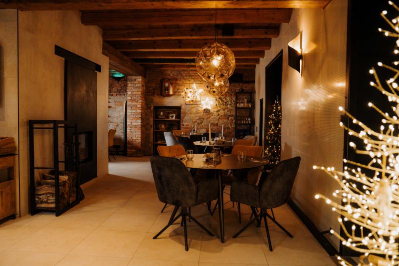 Preview photo for an amazing place. The image is connected to the given place.