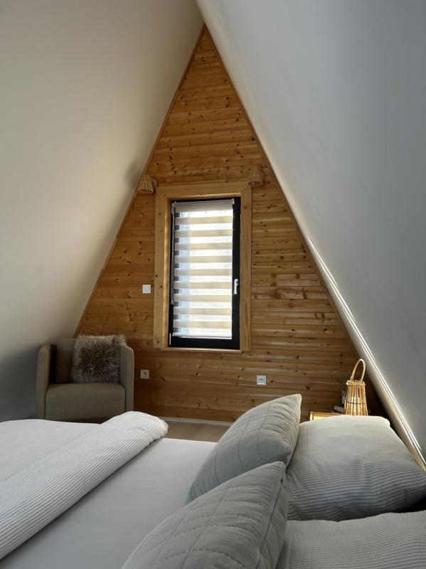 Preview photo for a room. The image is connected to the amazing place.