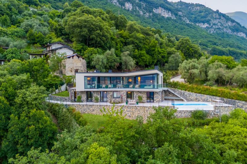 Preview photo for a room. The image is connected to the amazing place.