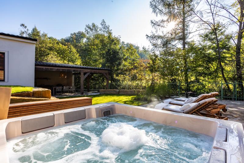 Preview photo for an amazing place. The image is connected to the given place.