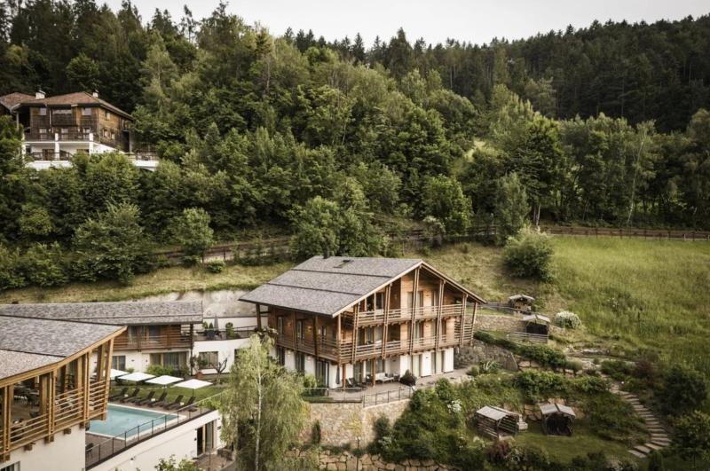 Preview photo for an amazing place. The image is connected to the given place.