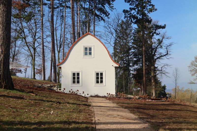 Preview photo for a room. The image is connected to the amazing place.