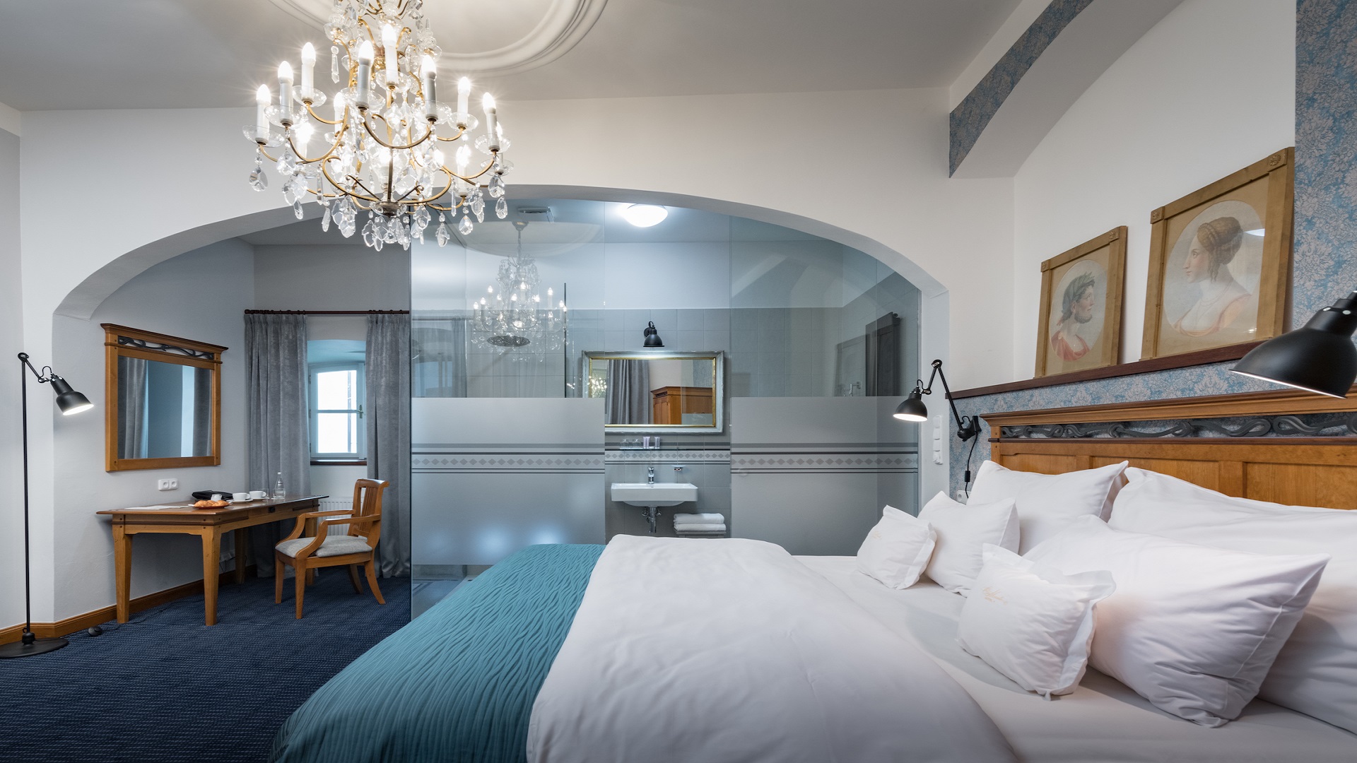 Preview photo in the page header. The image is part of the site structure and could be connected to the content.