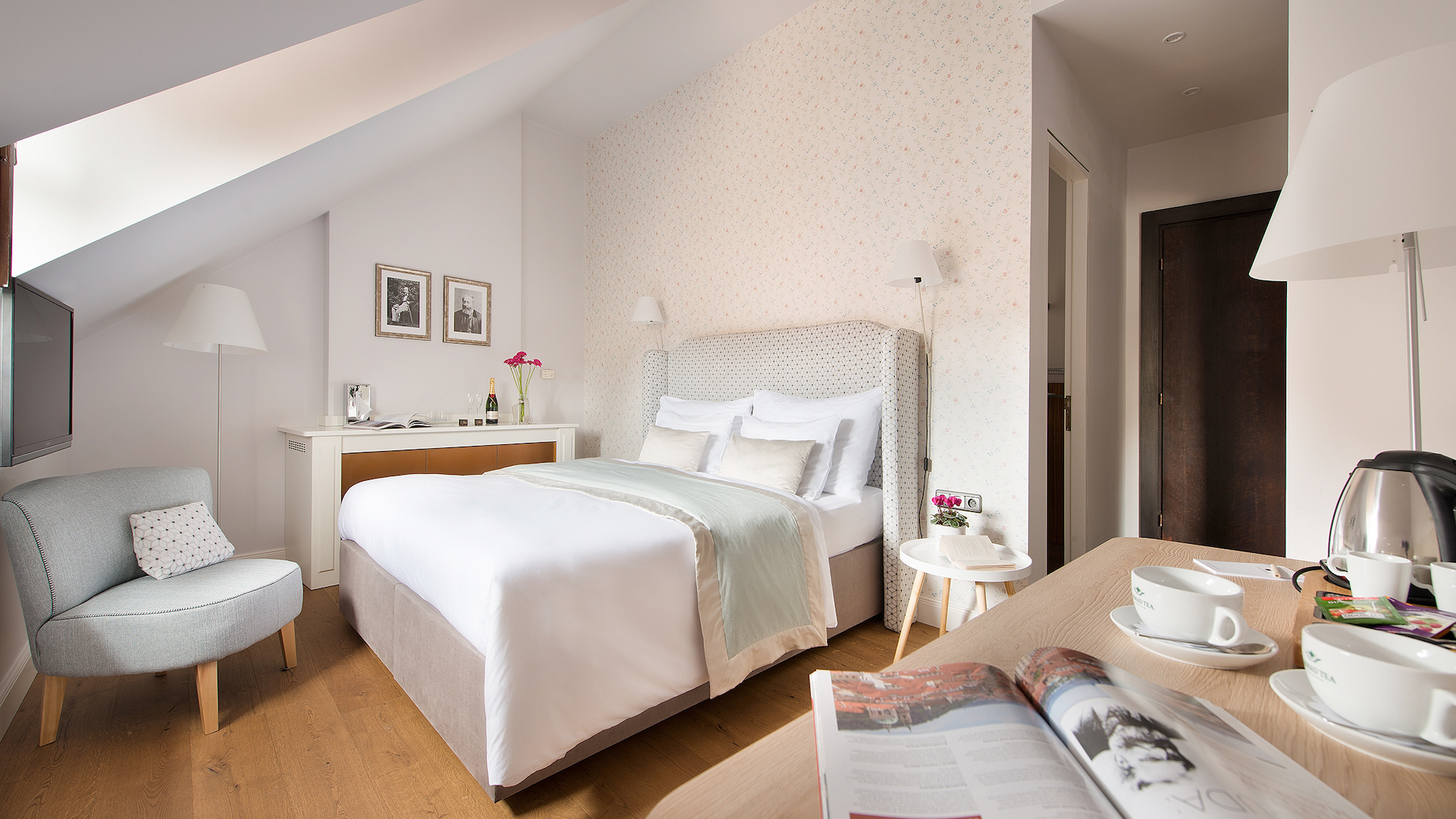 Preview photo in the page header. The image is part of the site structure and could be connected to the content.