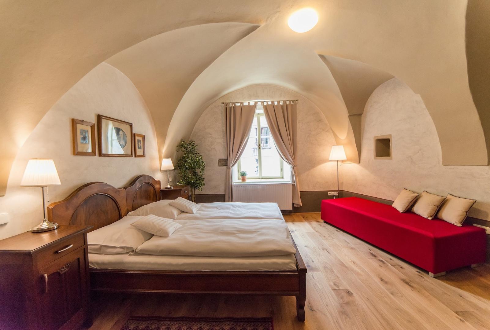 Preview photo in the page header. The image is part of the site structure and could be connected to the content.