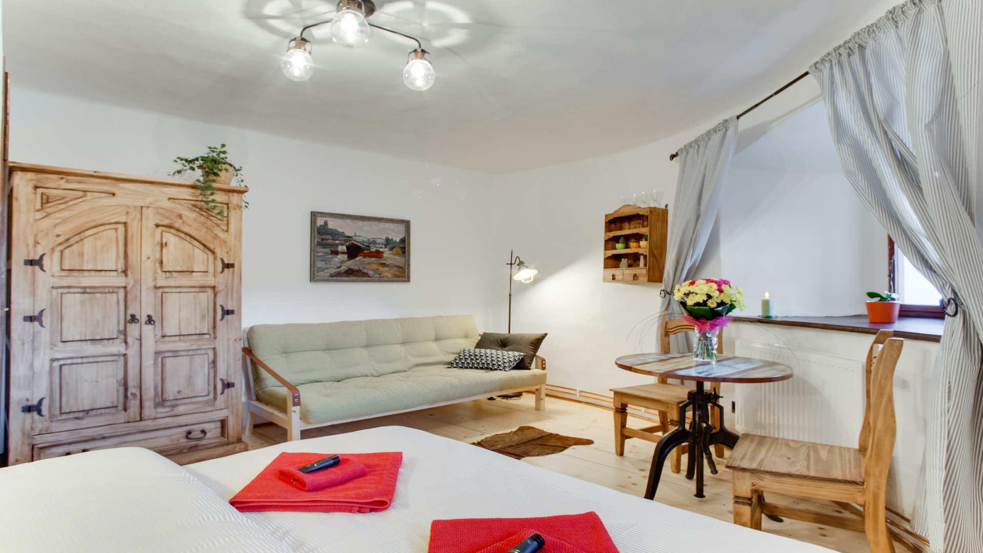 Preview photo in the page header. The image is part of the site structure and could be connected to the content.