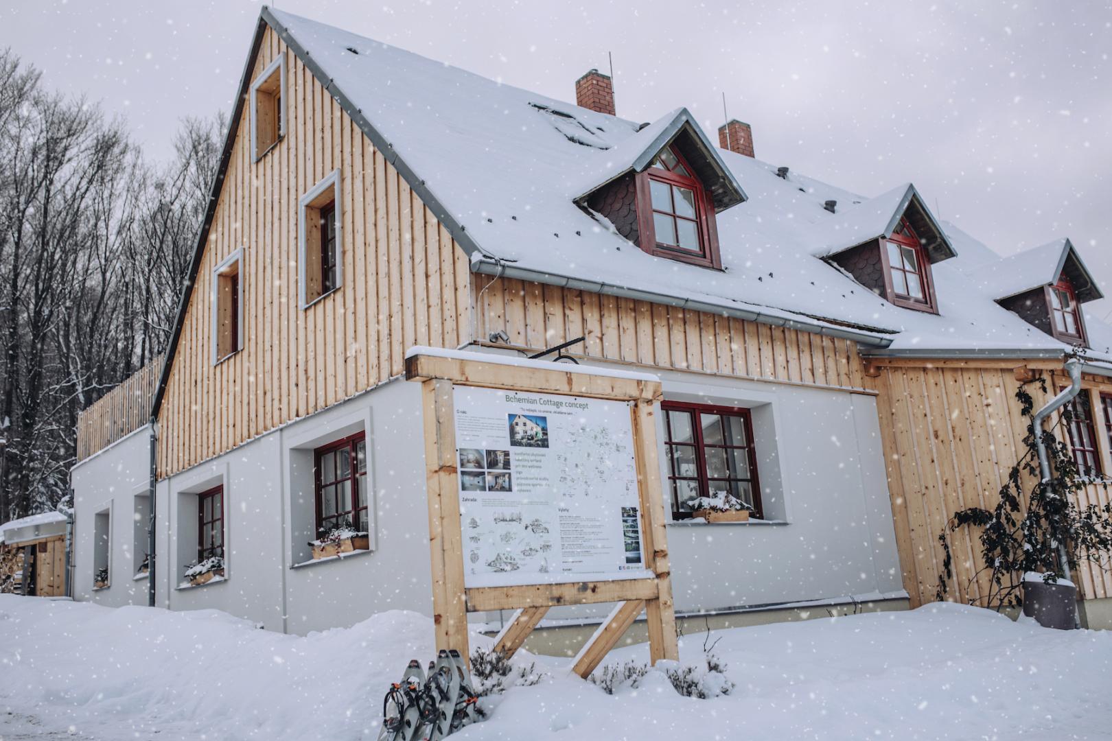 Preview photo in the page header. The image is part of the site structure and could be connected to the content.