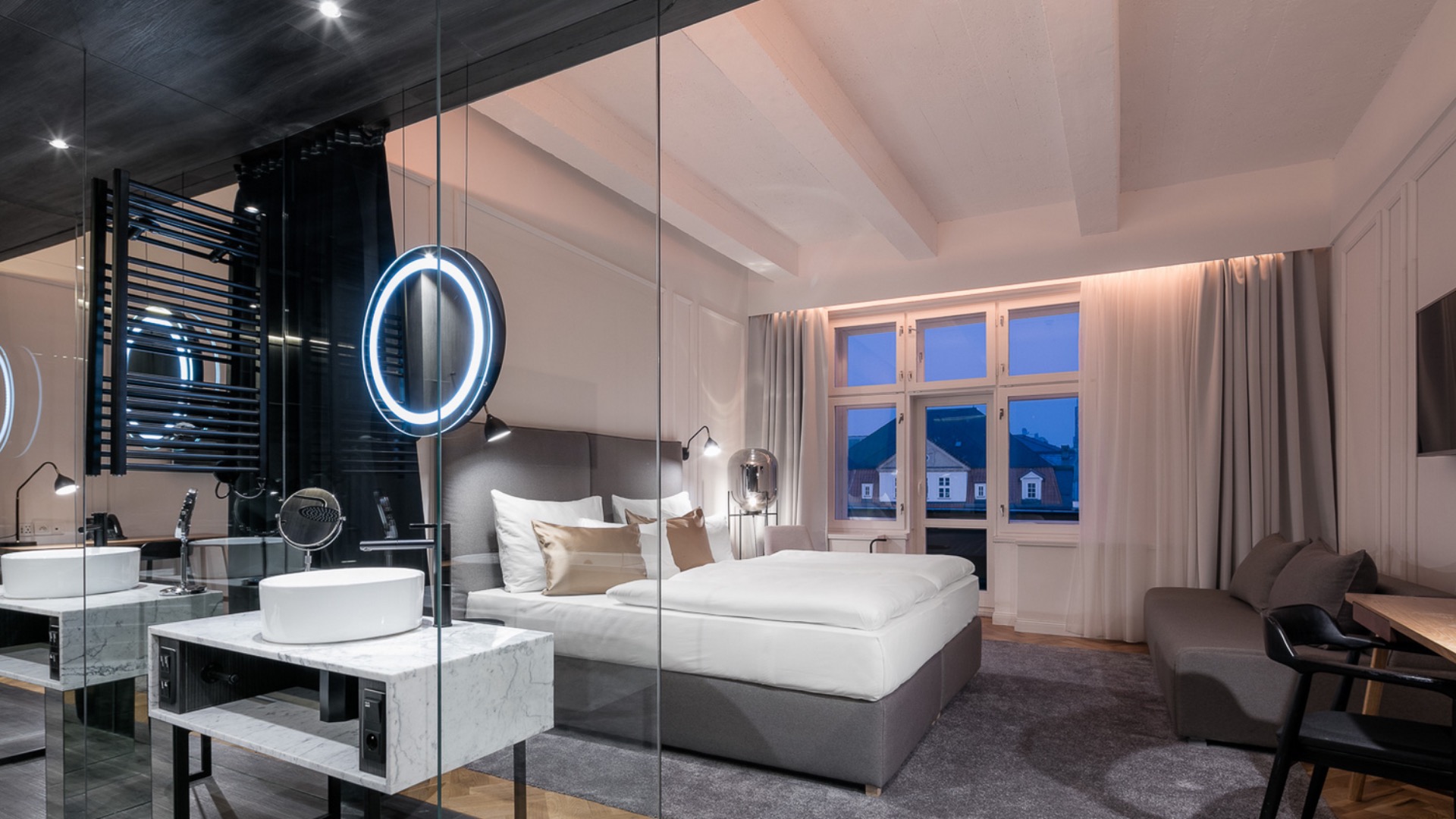 Preview photo in the page header. The image is part of the site structure and could be connected to the content.