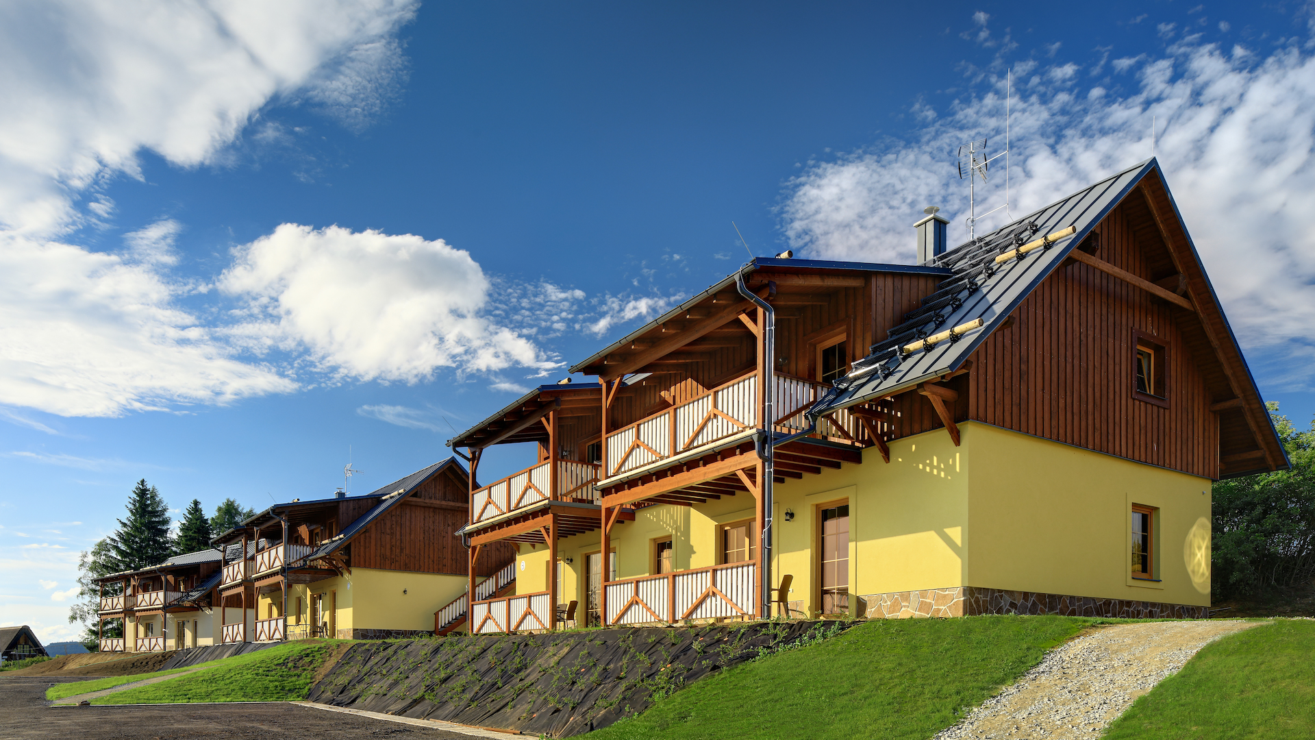 Preview photo in the page header. The image is part of the site structure and could be connected to the content.