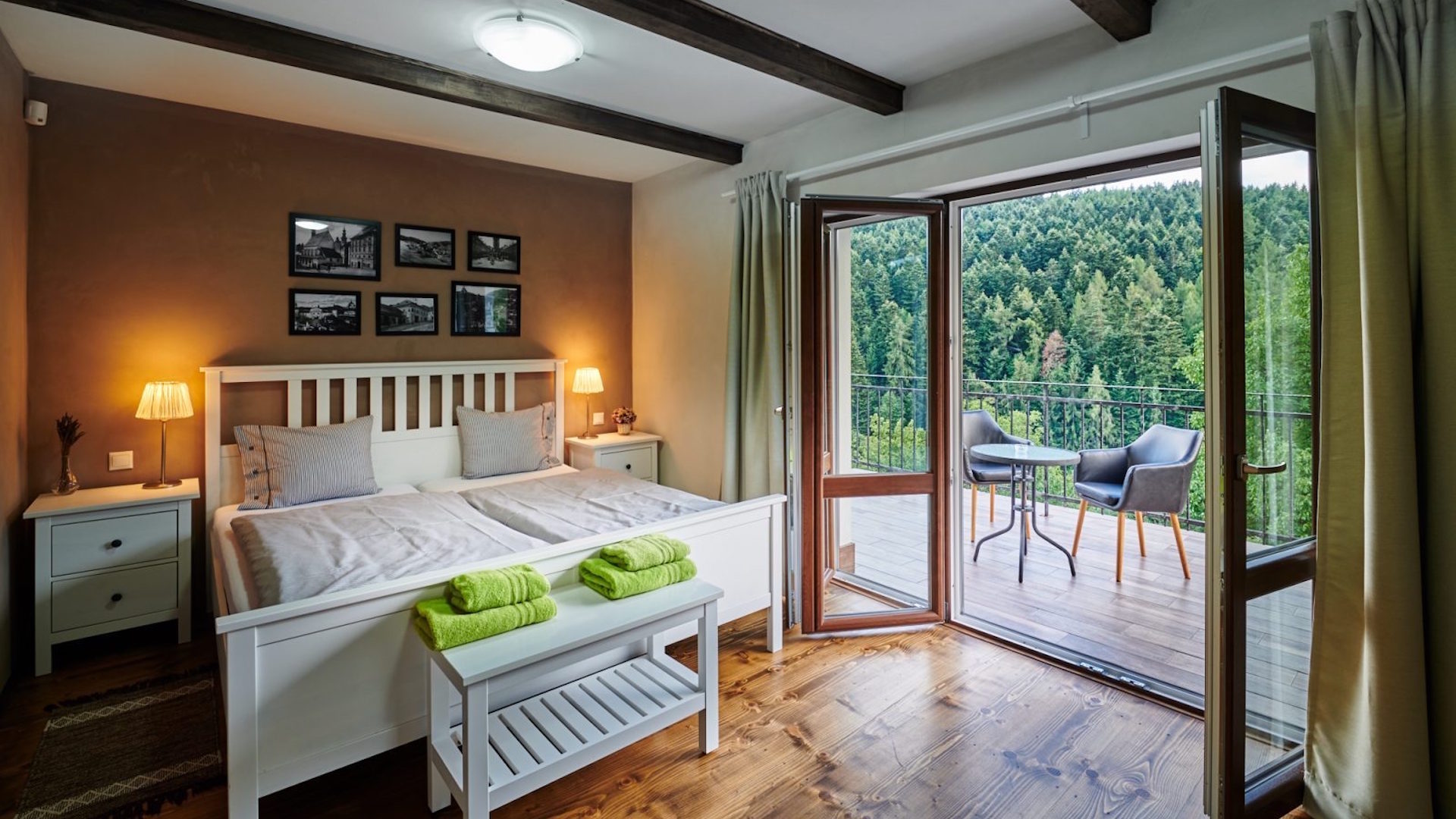 Preview photo in the page header. The image is part of the site structure and could be connected to the content.