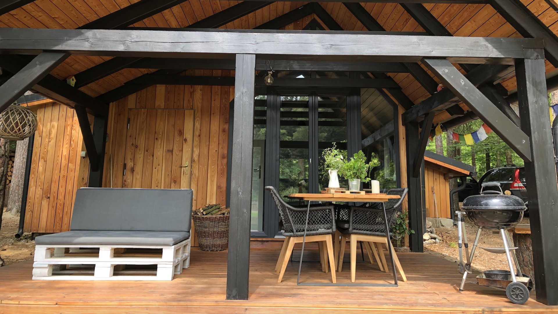 Preview photo in the page header. The image is part of the site structure and could be connected to the content.