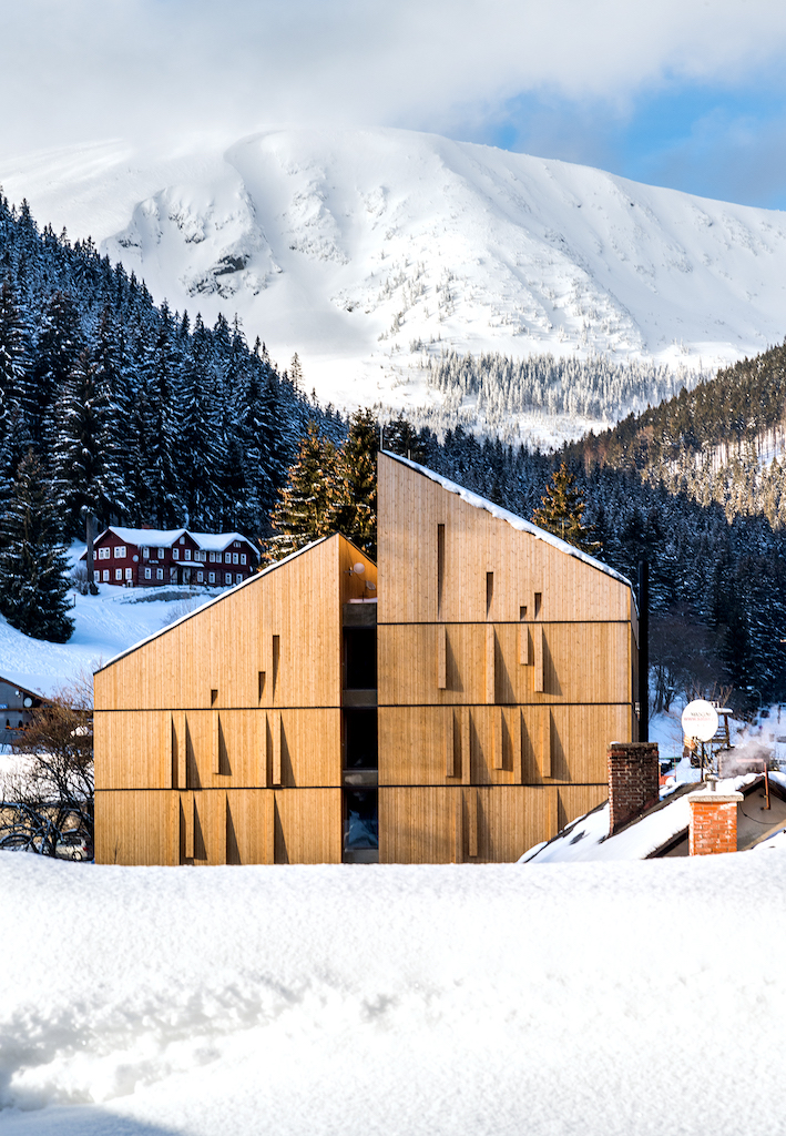 Preview photo in the page header. The image is part of the site structure and could be connected to the content.