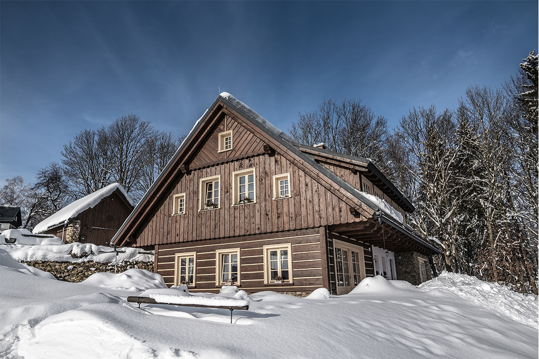 Preview photo in the page header. The image is part of the site structure and could be connected to the content.