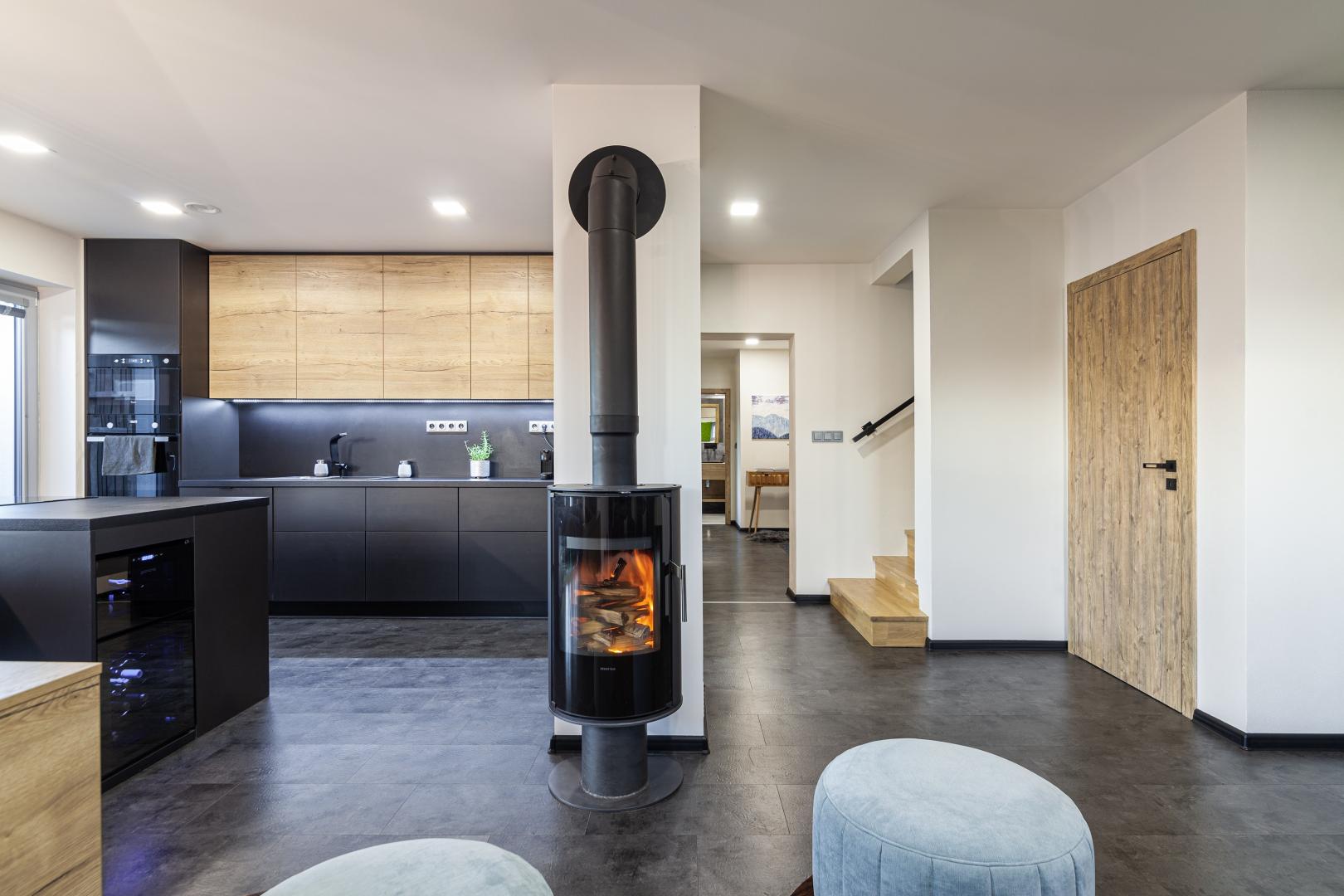 Preview photo in the page header. The image is part of the site structure and could be connected to the content.