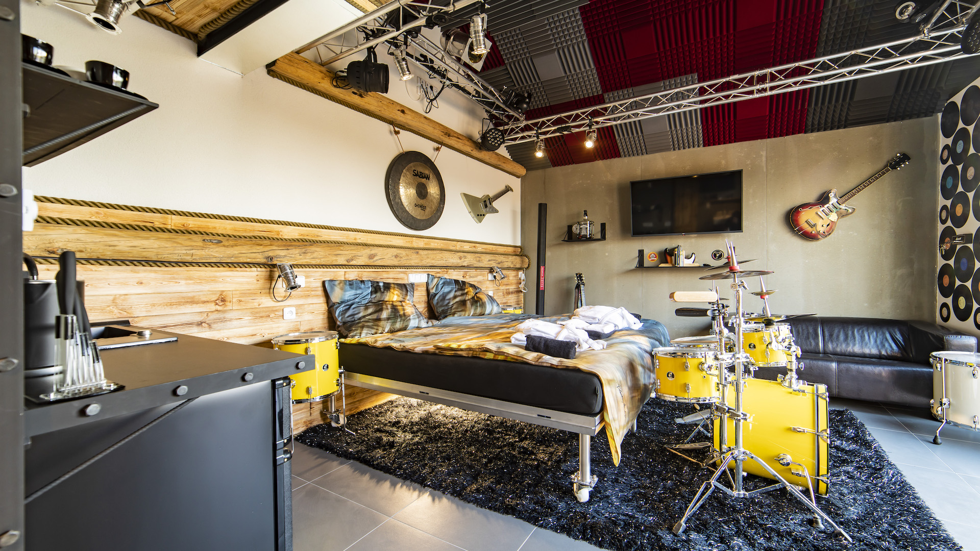 Preview photo in the page header. The image is part of the site structure and could be connected to the content.