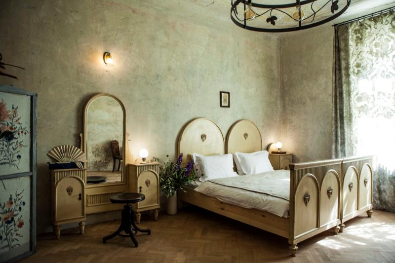 Preview photo for a room. The image is connected to the amazing place.