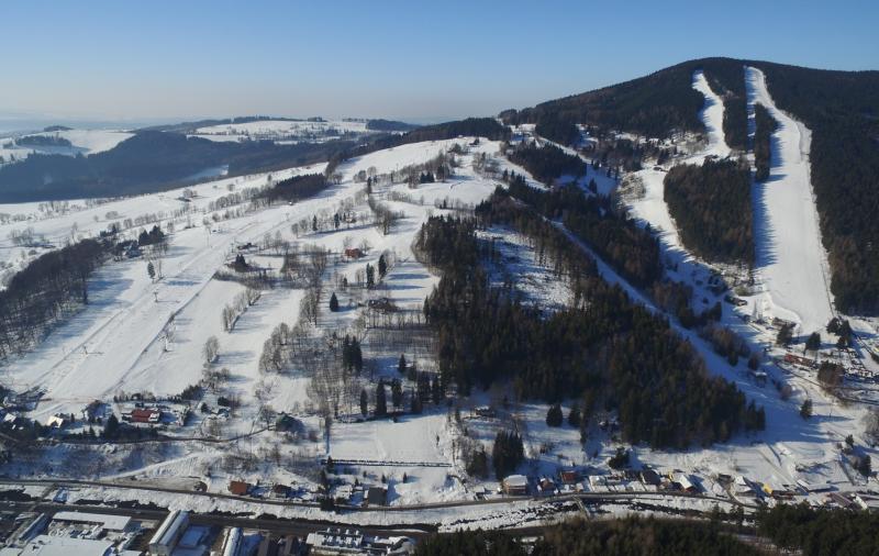 Zimowy urlop dla dwóch osób w Karkonoszach - jazda na nartach, wellness, świetne jedzenie   od 6.399, - CZK-2