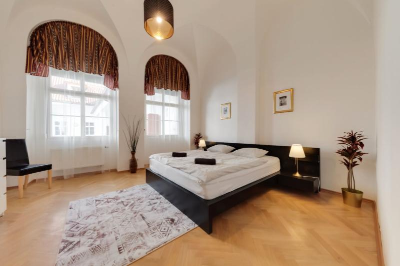 3 BR Baroque Apartment next to Charles Bridge – in the building protected by UNESCO  -1
