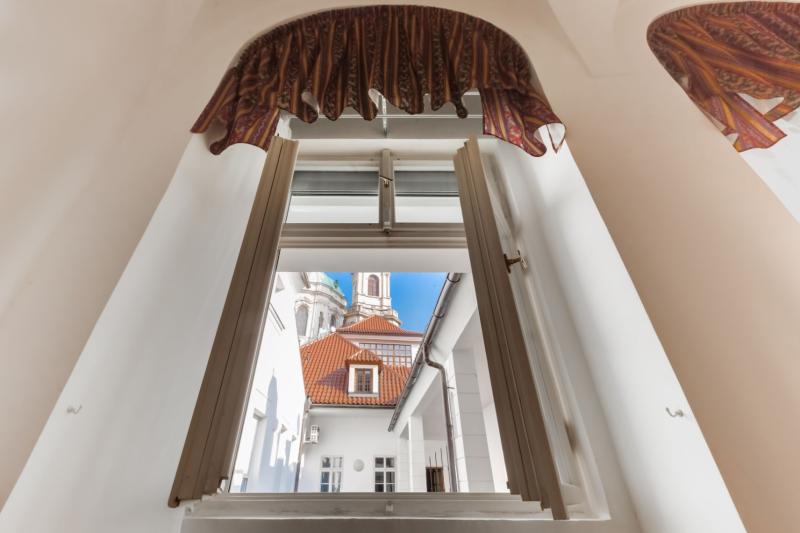 3 BR Baroque Apartment next to Charles Bridge – in the building protected by UNESCO  -2