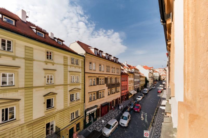 3 BR Baroque Apartment next to Charles Bridge – in the building protected by UNESCO  -8