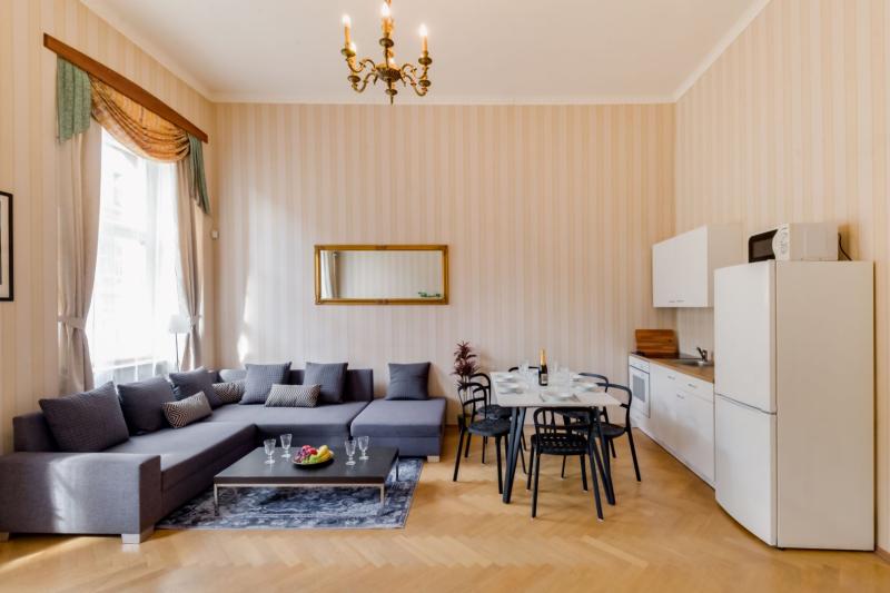 3 BR Baroque Apartment next to Charles Bridge – in the building protected by UNESCO  -15