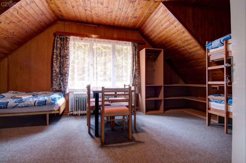 Pětilůžkový pokoj se společnou koupelnou-3