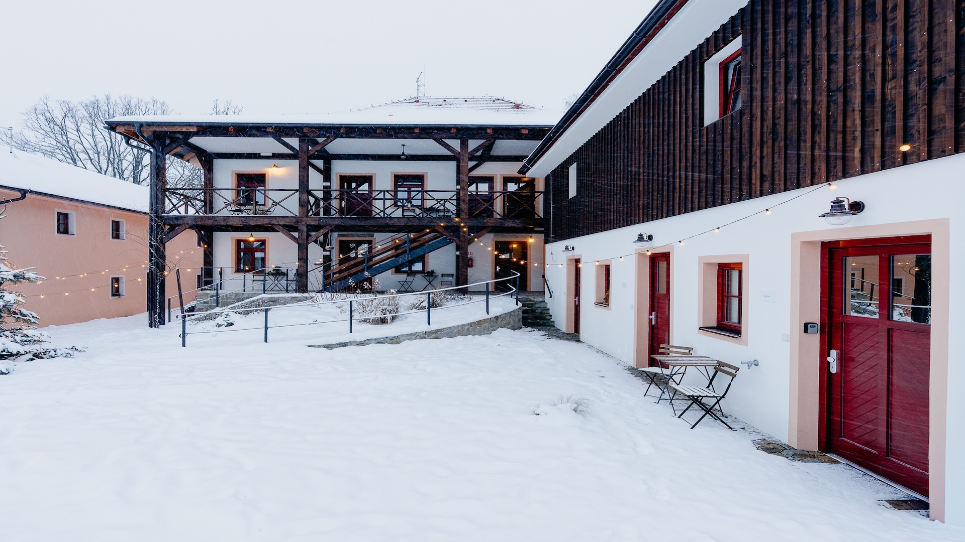 Preview photo in the page header. The image is part of the site structure and could be connected to the content.