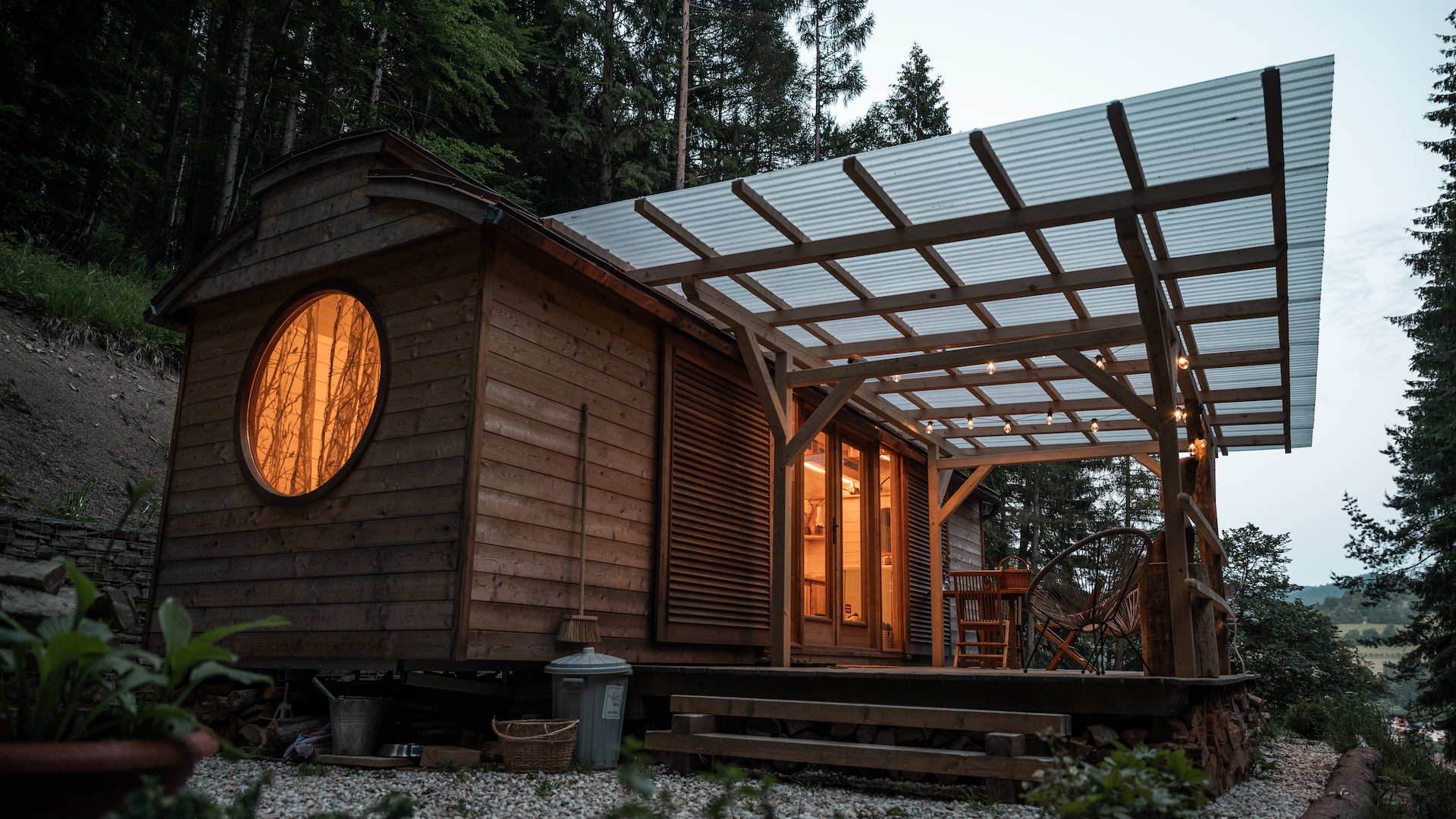 Preview photo in the page header. The image is part of the site structure and could be connected to the content.