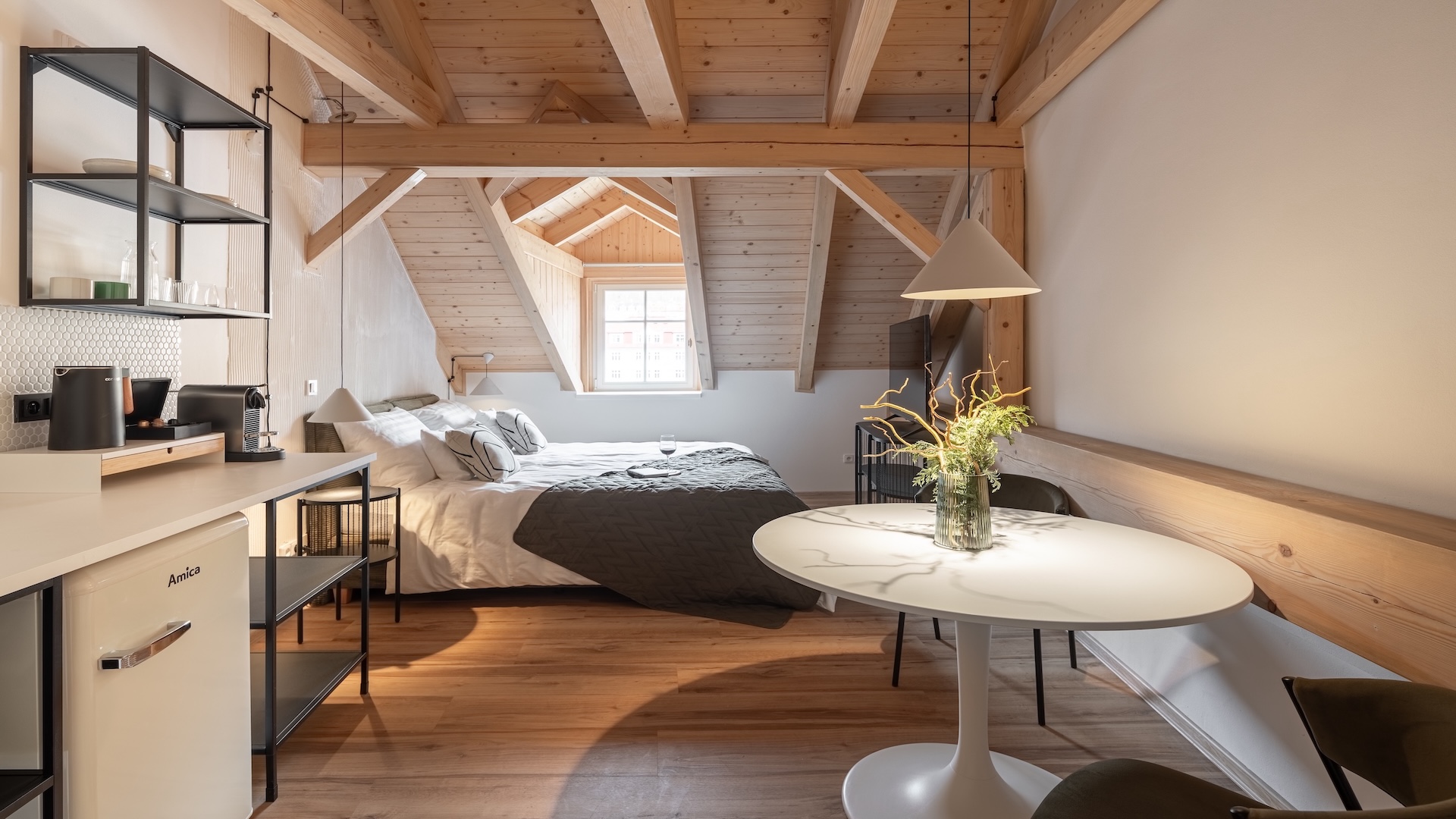 Preview photo in the page header. The image is part of the site structure and could be connected to the content.