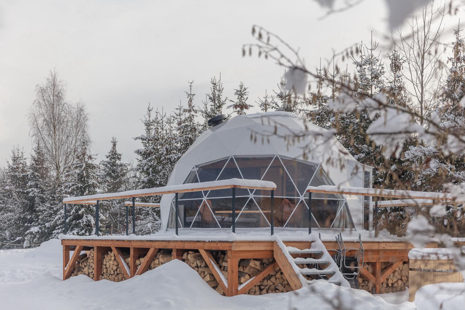 Preview photo in the page header. The image is part of the site structure and could be connected to the content.