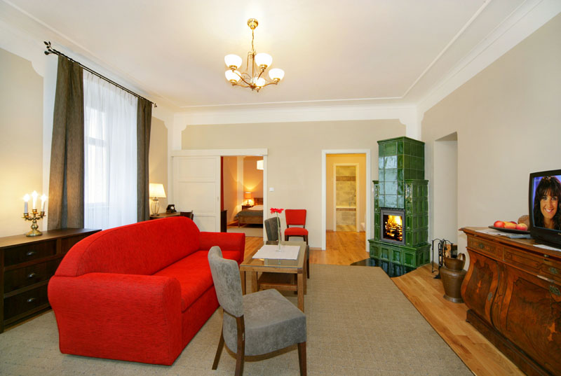 Suite with oldstyle stove-1