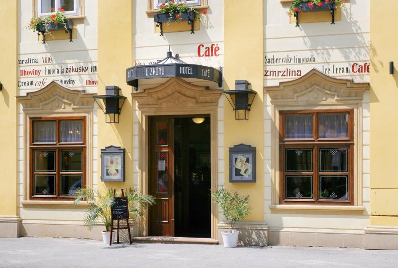 Café und Restaurant-1